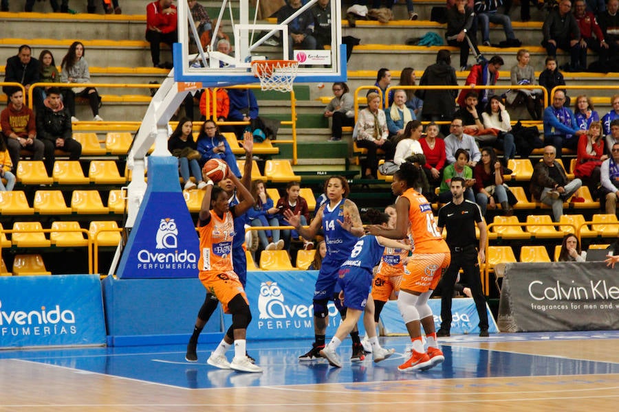 Fotos: Perfumerías Avenida se impone al Quesos El Pastor de Zamora (72-50)