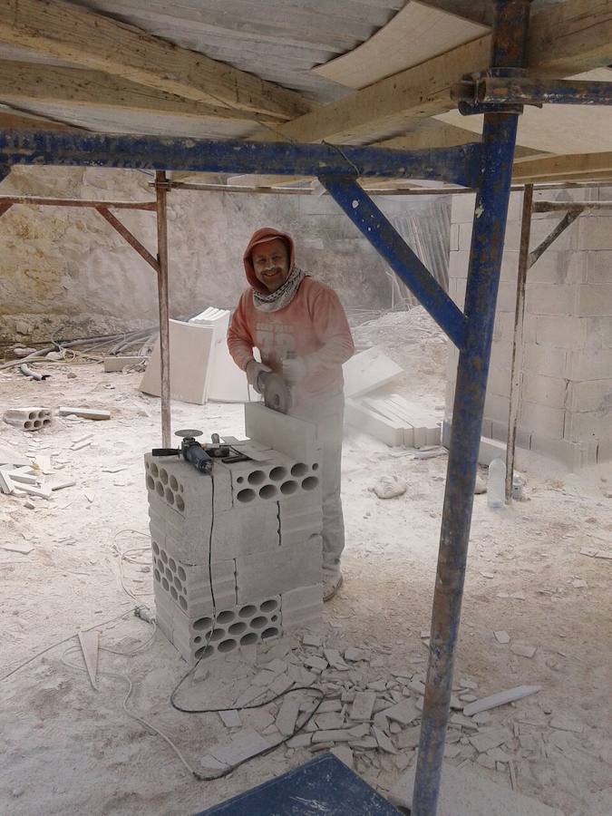 Fotos: Así trabaja la piedra el refugiado sirio afincado en Palencia Ahmad Louai Tavanjat