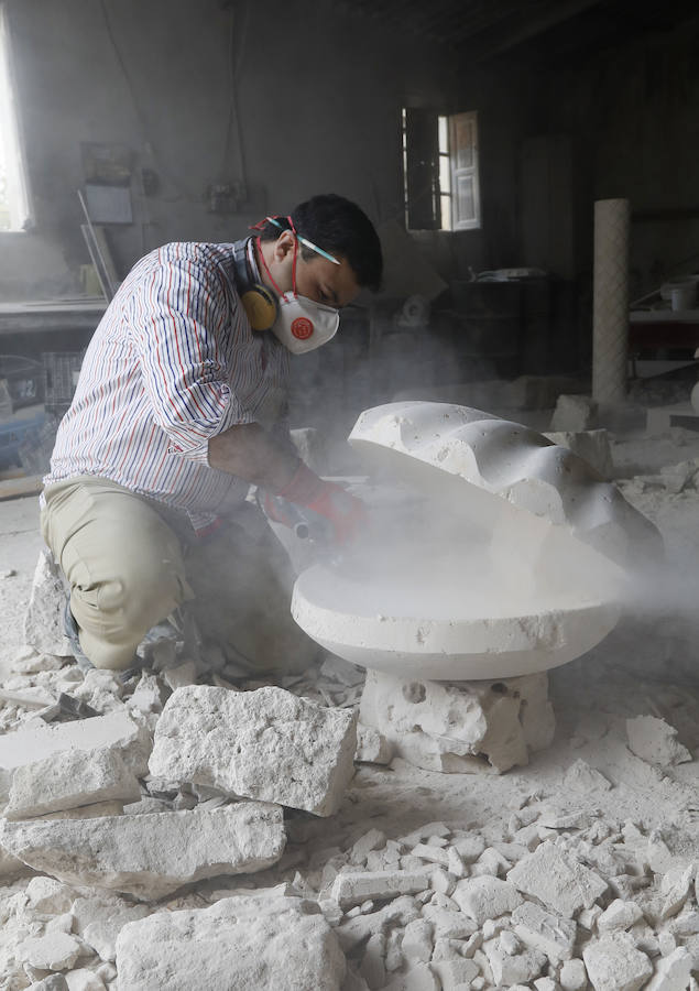 Fotos: Así trabaja la piedra el refugiado sirio afincado en Palencia Ahmad Louai Tavanjat