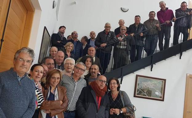 Alcaldes y ediles socialistas de la comarca de Ledesma reunidos en el Ayuntamiento de Zamayón.