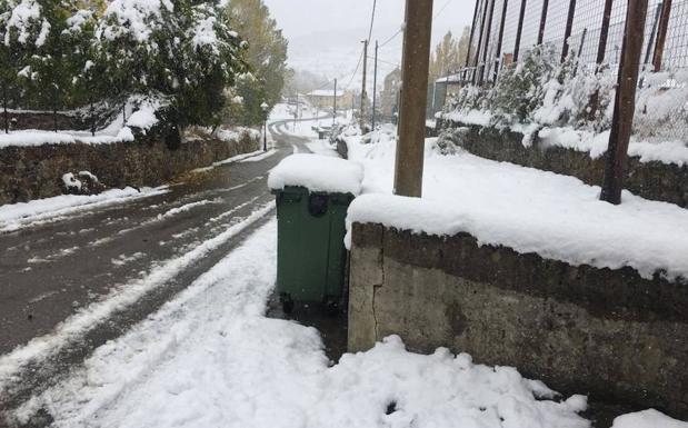 Carretera afectada por la nieve en San Salvador de Cantamuda.