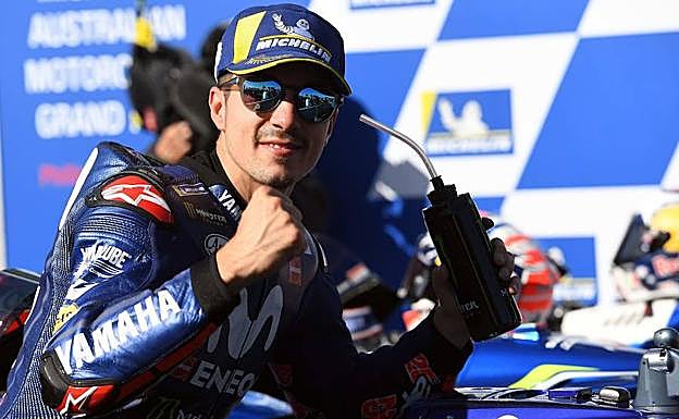 Maverick Viñales celebra la victoria en Australia. 