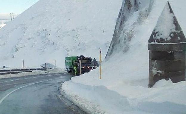 Imagen de la zona en la que se encuentra bloqueado el camión. 