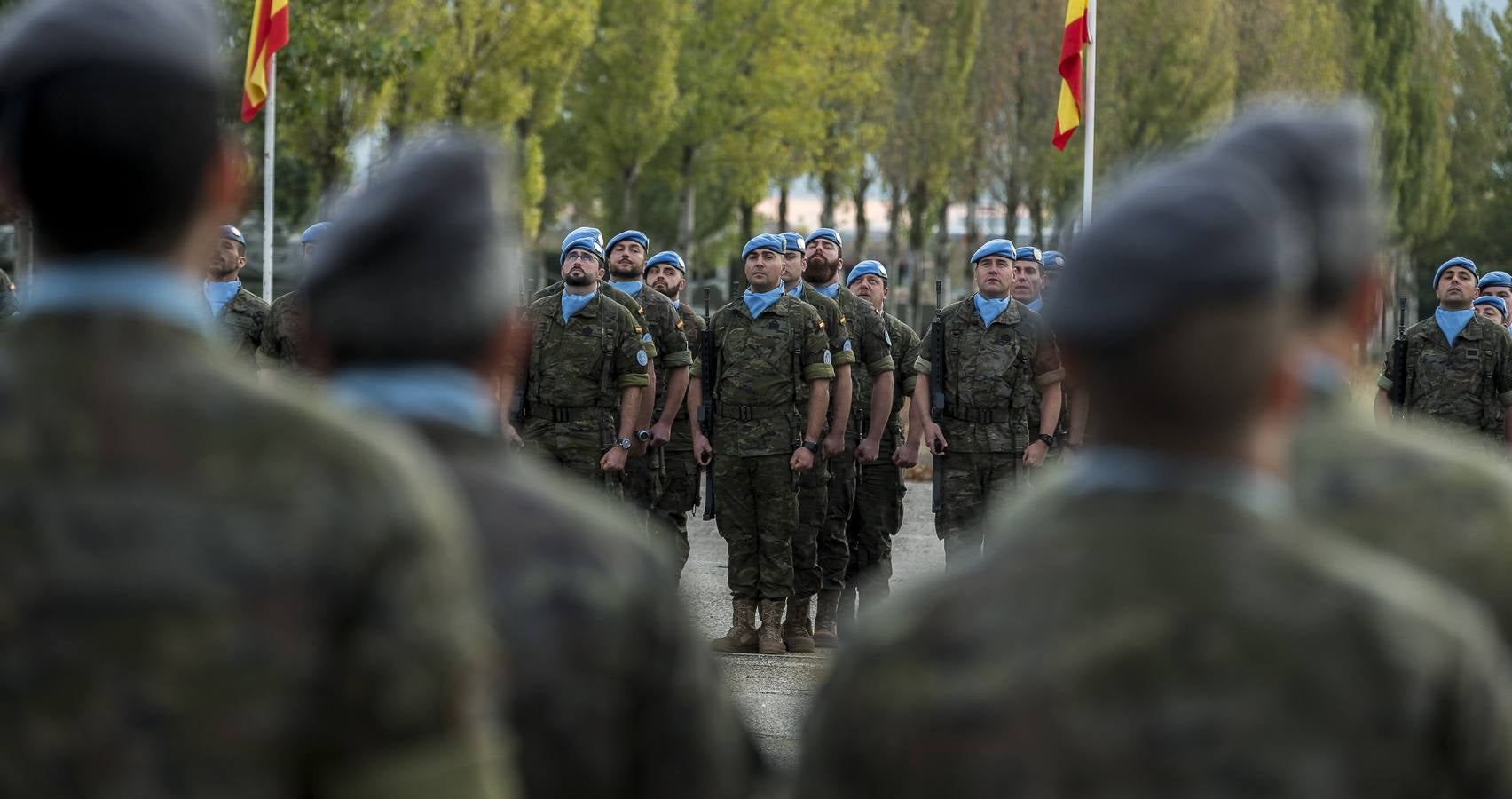 La parada militar se ha celebrado bajo la presidencia del coronel Álvaro de Zunzunegui, jefe del Regimiento, y los soldados que forman parte del contigente han sido despedidos por sus familiares, amigos y compañeros