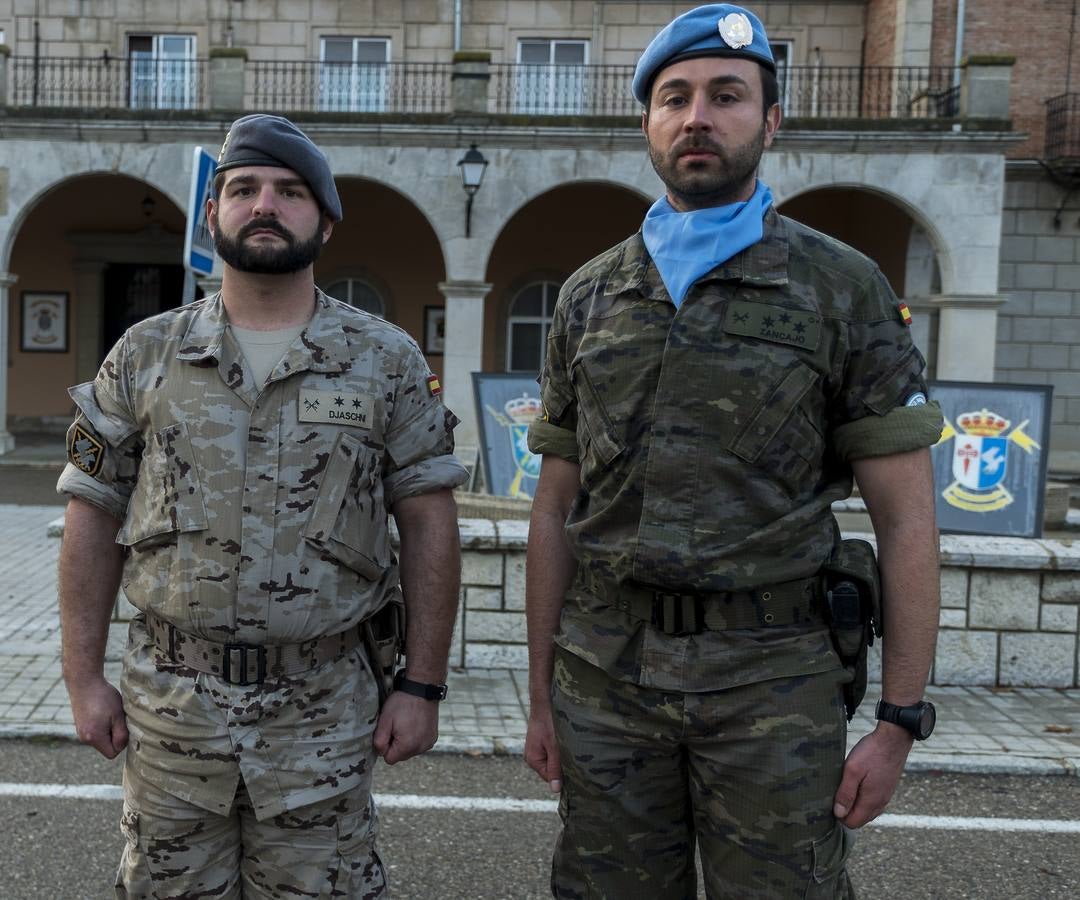 La parada militar se ha celebrado bajo la presidencia del coronel Álvaro de Zunzunegui, jefe del Regimiento, y los soldados que forman parte del contigente han sido despedidos por sus familiares, amigos y compañeros