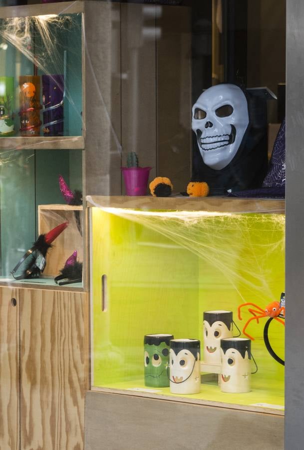 Fotos: El comercio vallisoletano se viste de Halloween