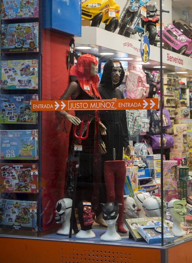 Fotos: El comercio vallisoletano se viste de Halloween