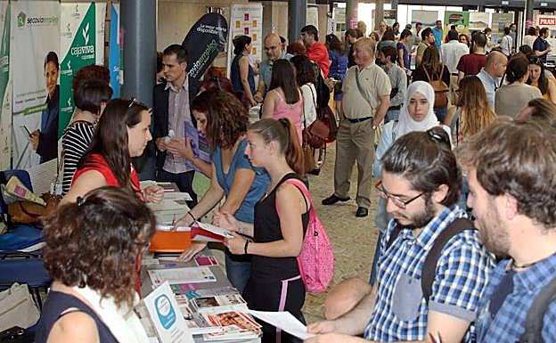 Feria de trabajo celebrada en el campus de la UVA en Segovia. 
