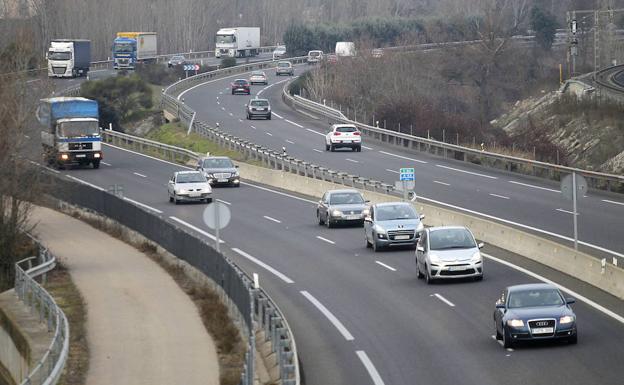 Tráfico en la A-62, a la altura de Dueñas. 