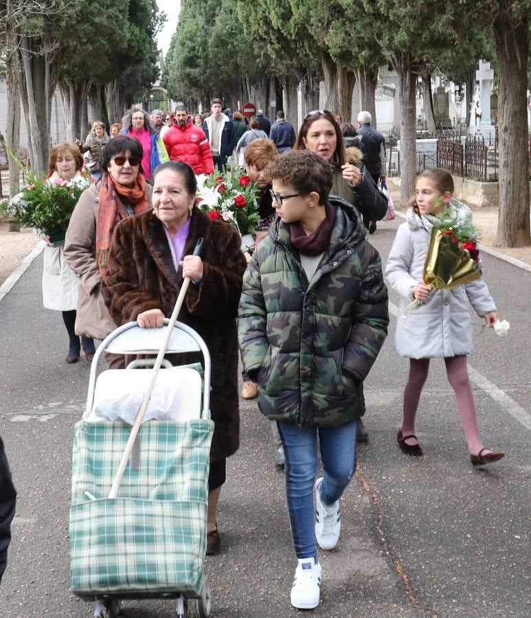 Fotos: Día de Todos los Santos en el cementerio de El Carmen de Valladolid