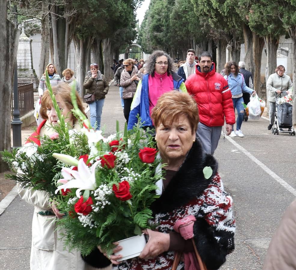 Fotos: Día de Todos los Santos en el cementerio de El Carmen de Valladolid