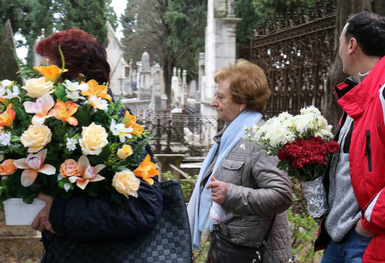Fotos: Día de Todos los Santos en el cementerio de El Carmen de Valladolid