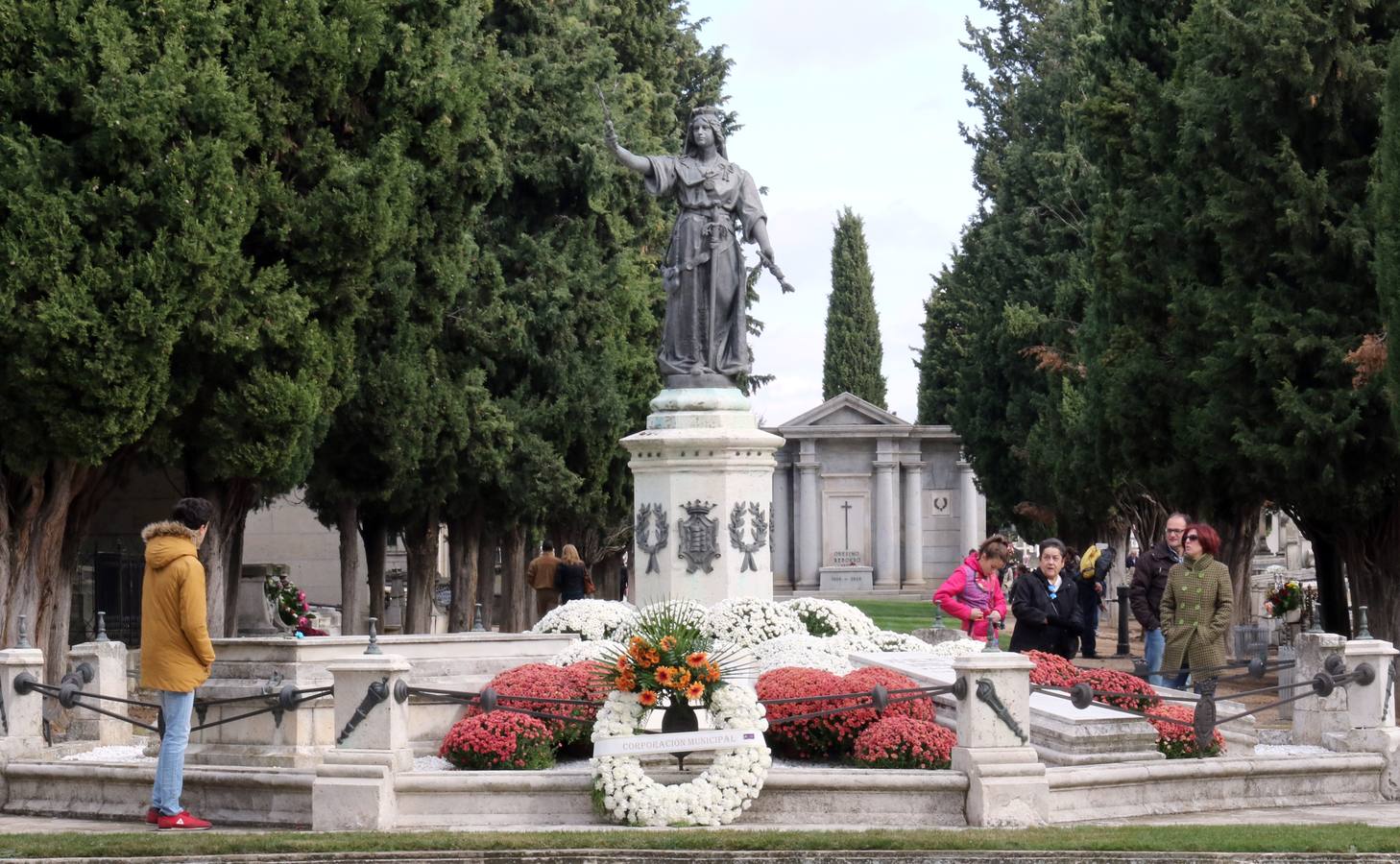 Fotos: Día de Todos los Santos en el cementerio de El Carmen de Valladolid