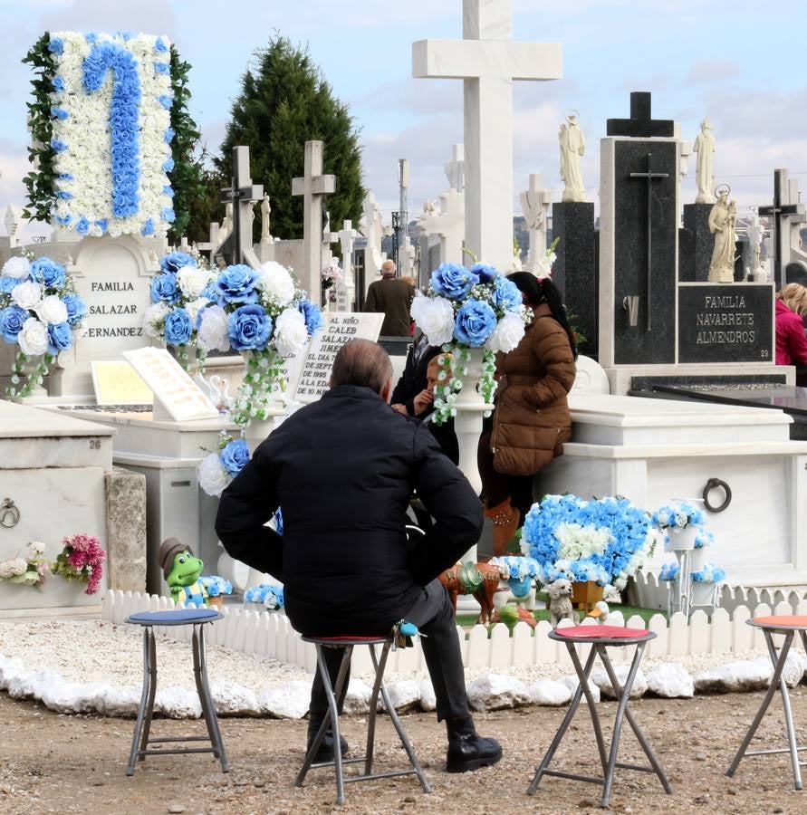 Fotos: Día de Todos los Santos en el cementerio de El Carmen de Valladolid