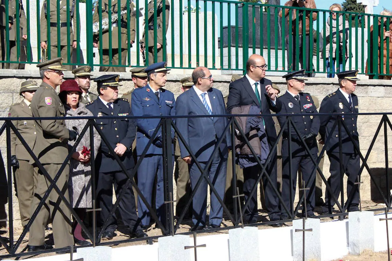 Fotos: Actos de homenaje con motivo del Día de los Caídos