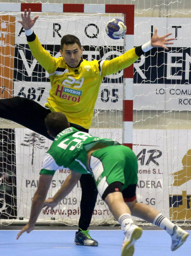 Fotos: Victoria del Balonmano Nava ante el Handball Bordils (30-21)