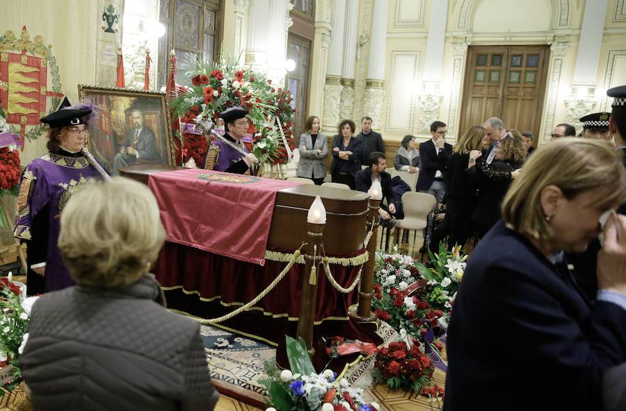 El Ayuntamiento de Valladolid acoge la capilla ardiente por el que fuera su alcalde entre 1979 y 1995