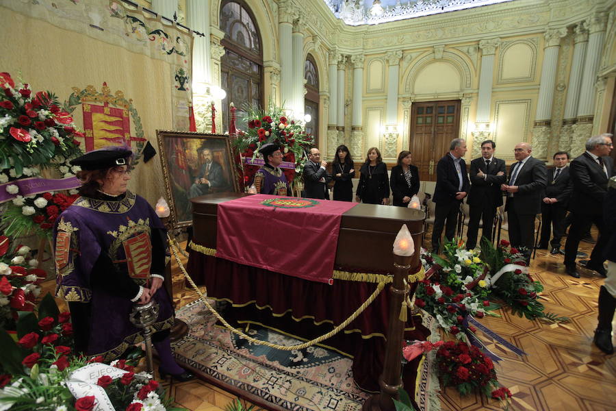 El Ayuntamiento de Valladolid acoge la capilla ardiente por el que fuera su alcalde entre 1979 y 1995