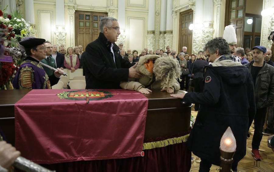 El Ayuntamiento de Valladolid acoge la capilla ardiente por el que fuera su alcalde entre 1979 y 1995