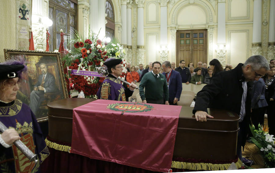 El Ayuntamiento de Valladolid acoge la capilla ardiente por el que fuera su alcalde entre 1979 y 1995