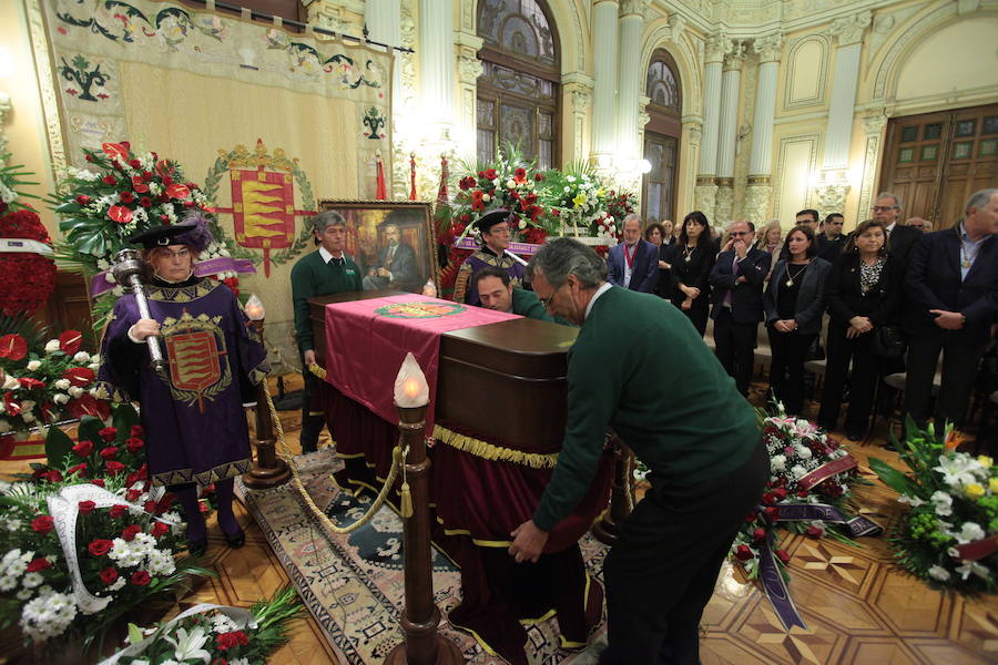 El Ayuntamiento de Valladolid acoge la capilla ardiente por el que fuera su alcalde entre 1979 y 1995