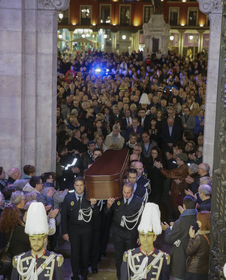 El Ayuntamiento de Valladolid acoge la capilla ardiente por el que fuera su alcalde entre 1979 y 1995