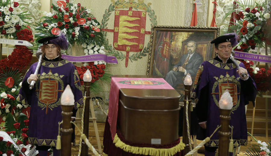 El Ayuntamiento de Valladolid acoge la capilla ardiente por el que fuera su alcalde entre 1979 y 1995