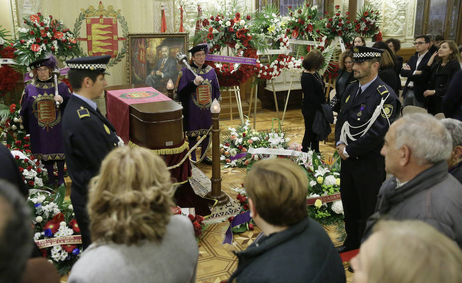 El Ayuntamiento de Valladolid acoge la capilla ardiente por el que fuera su alcalde entre 1979 y 1995