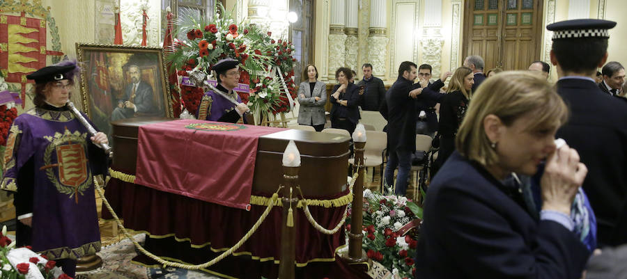 El Ayuntamiento de Valladolid acoge la capilla ardiente por el que fuera su alcalde entre 1979 y 1995