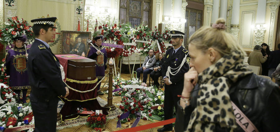 El Ayuntamiento de Valladolid acoge la capilla ardiente por el que fuera su alcalde entre 1979 y 1995