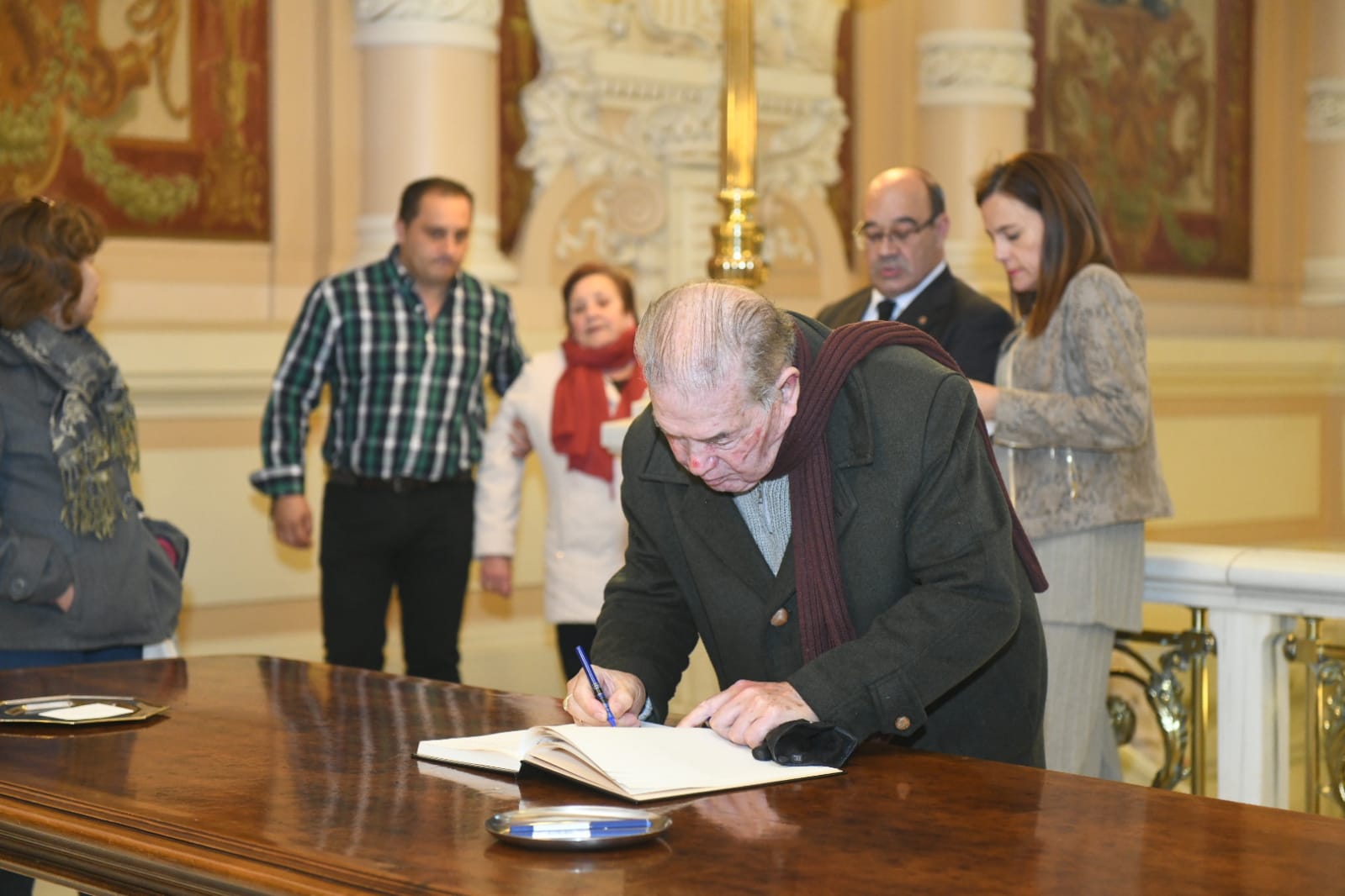 El Ayuntamiento de Valladolid acoge la capilla ardiente por el que fuera su alcalde entre 1979 y 1995