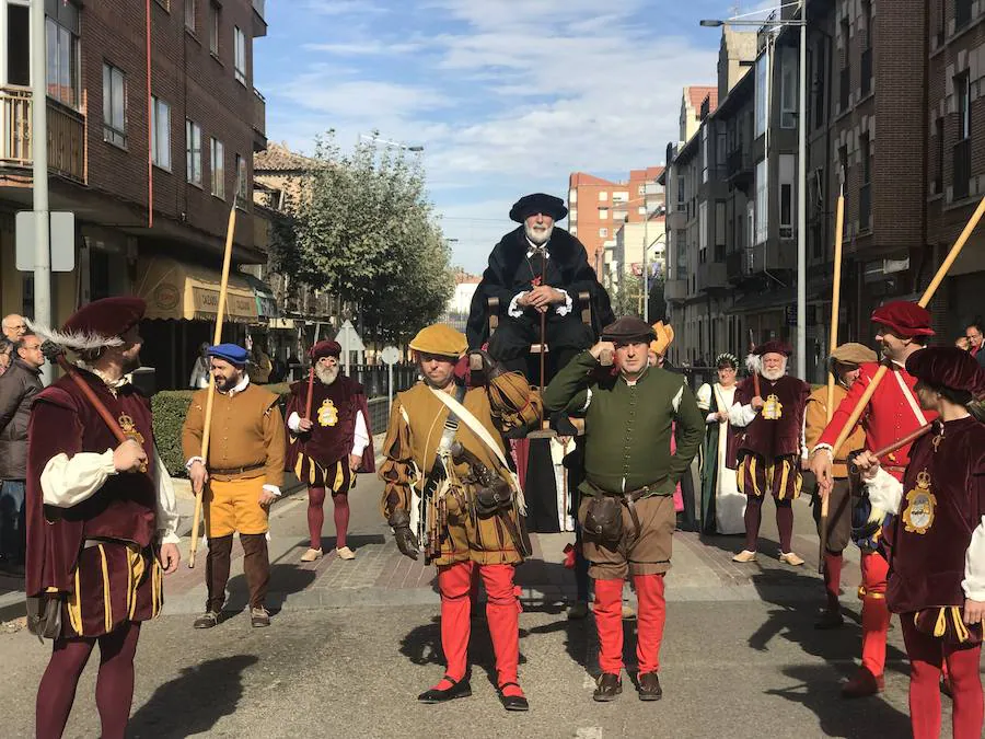 Participantes en la recreación histórica que ha tenido lugar este domingo en Medina del Campo. 