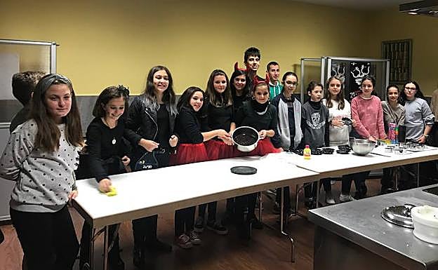Taller de cocina celebrado el pasado miércoles con motivo de Halloween.