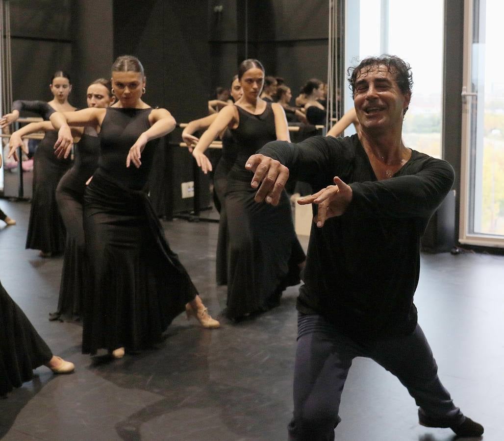 Fotos: Clase magistral con el bailarín Antonio Mázquez en la Escuela de Danza de Valladolid