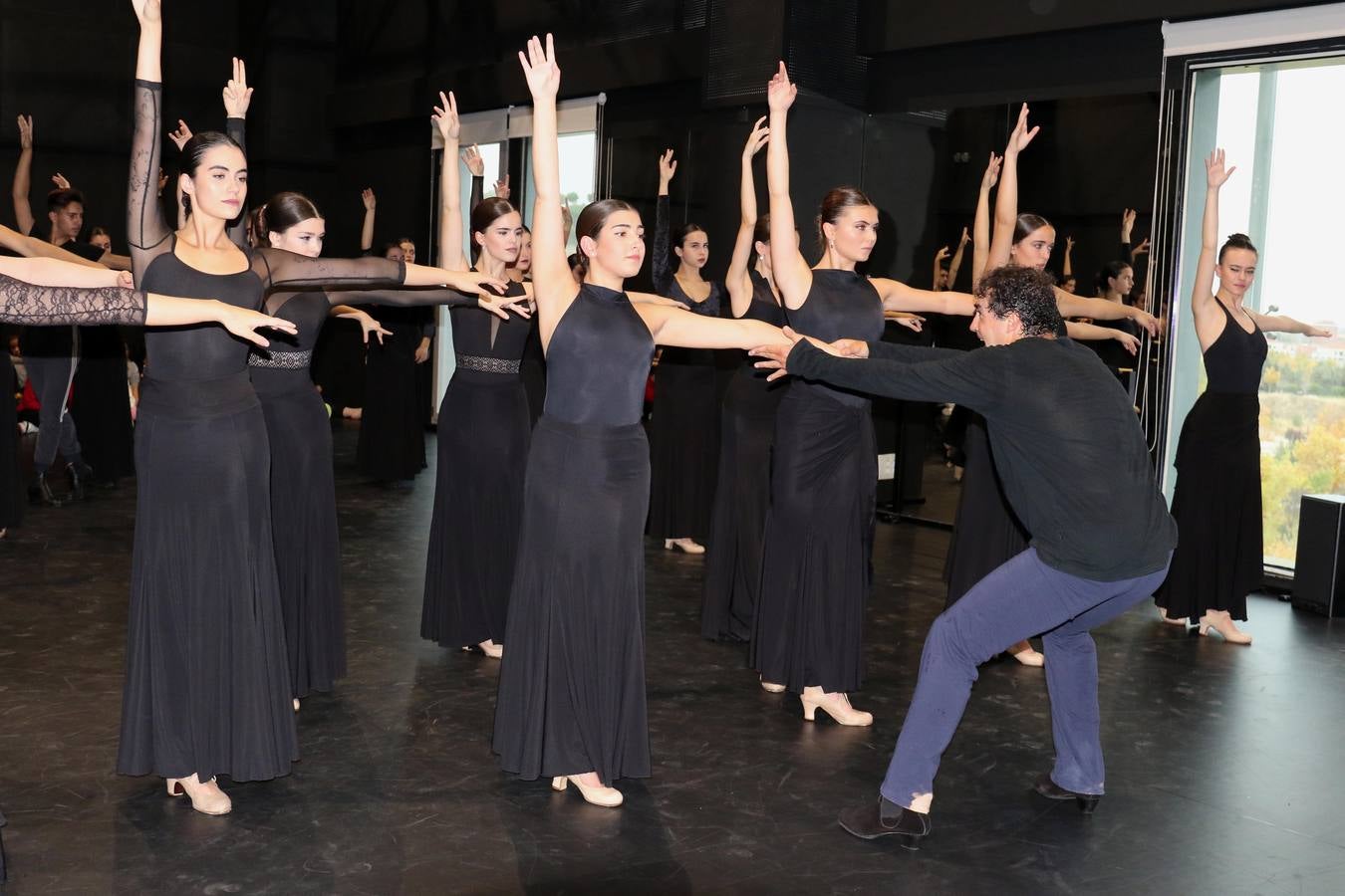 Fotos: Clase magistral con el bailarín Antonio Mázquez en la Escuela de Danza de Valladolid