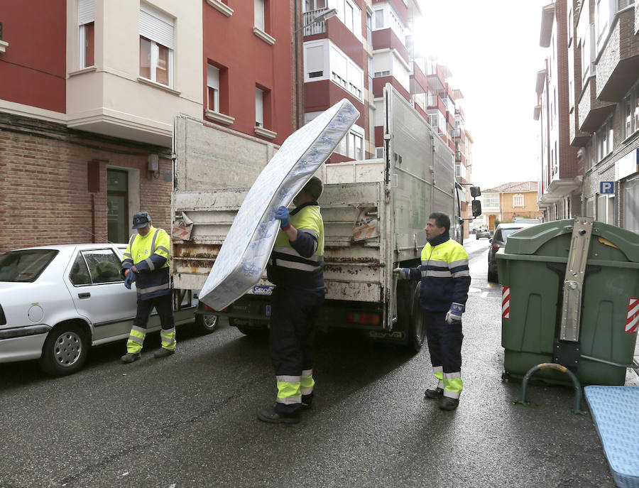 Fotos: Recogida de enseres en Palencia