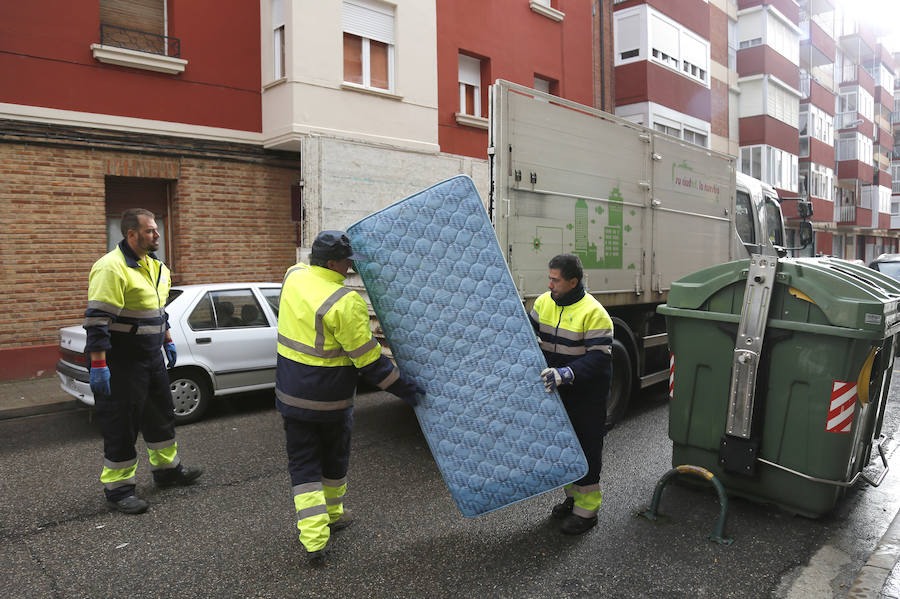 Fotos: Recogida de enseres en Palencia