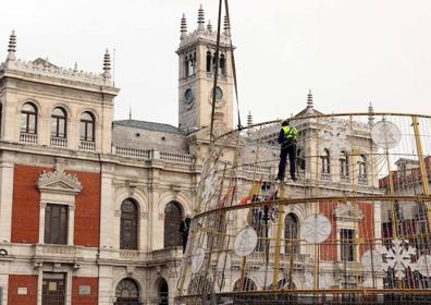 Imagen secundaria 1 - Montaje de luces navideñas y del 'Arbol de los Deseos' en Valladolid. 