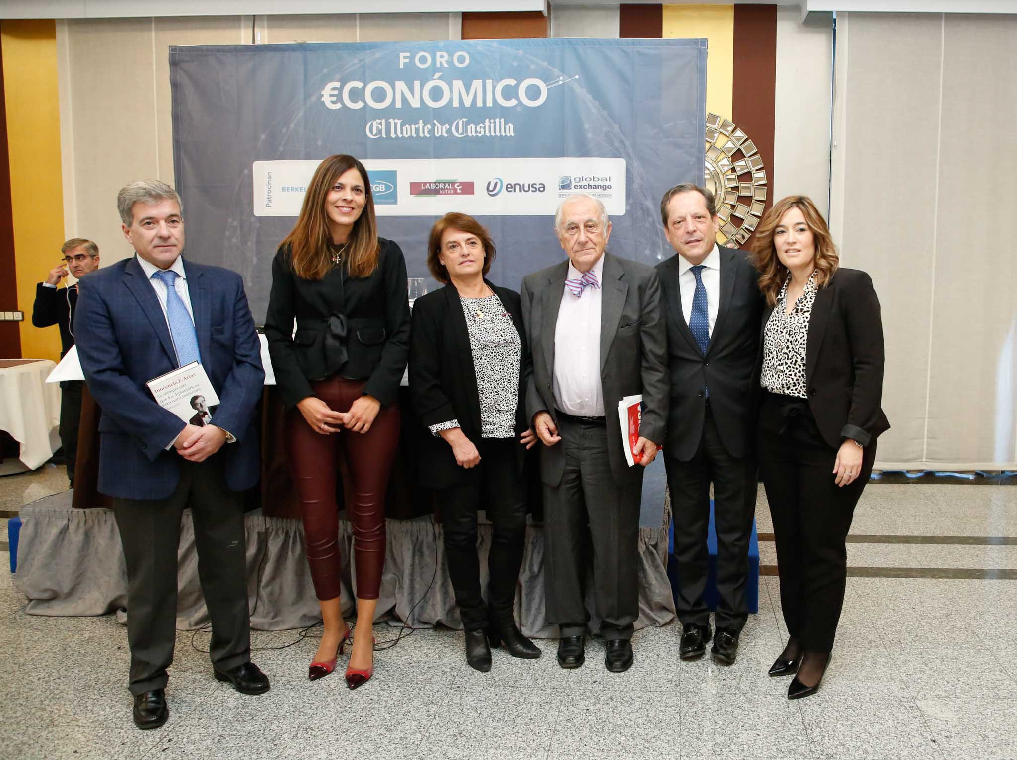 El diplomático español repasa la situación nacional e internacional y opina que Pedro Sánchez convocará elecciones «cuando las encuestas sean favorables»