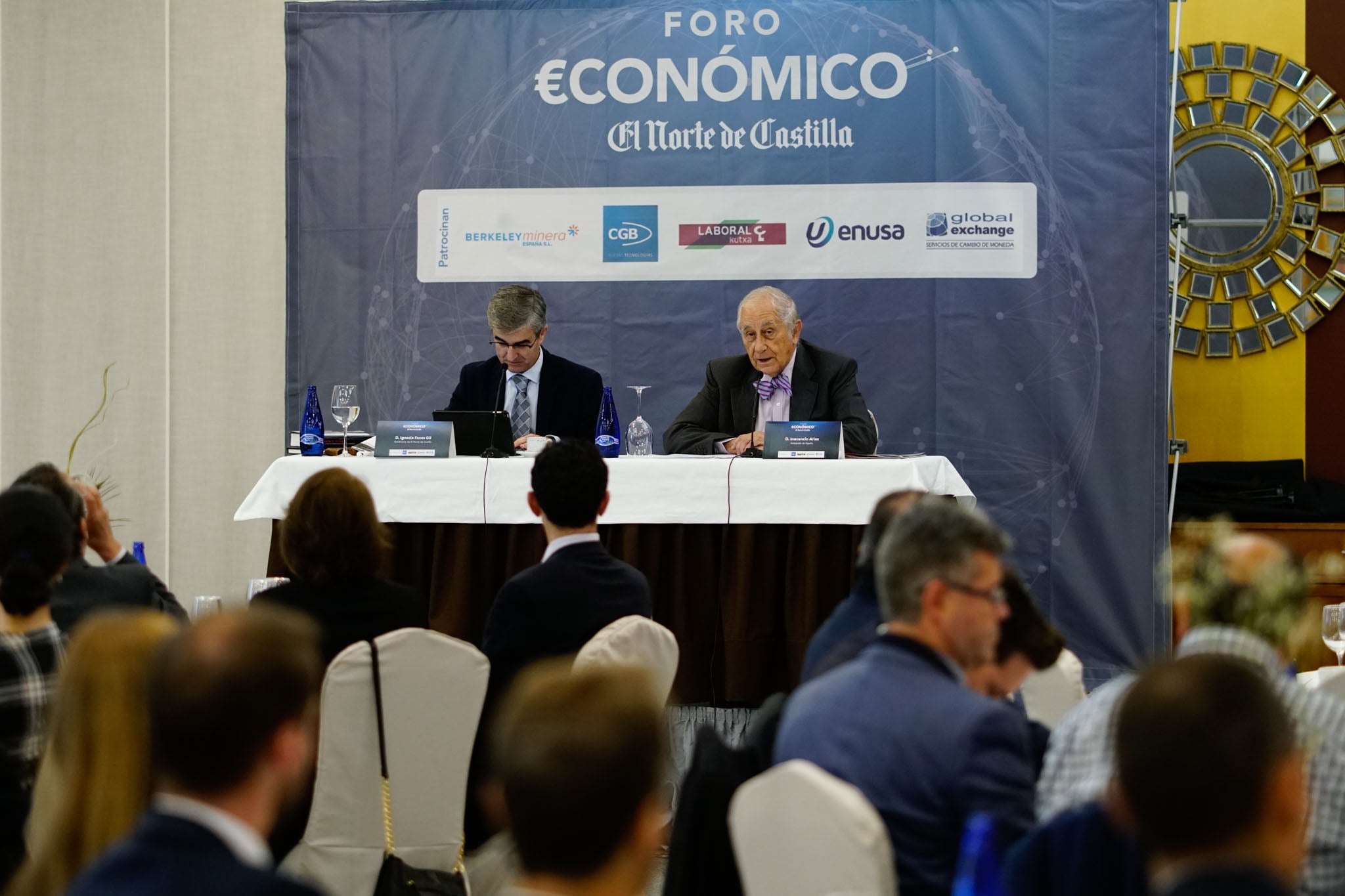 El diplomático español repasa la situación nacional e internacional y opina que Pedro Sánchez convocará elecciones «cuando las encuestas sean favorables»