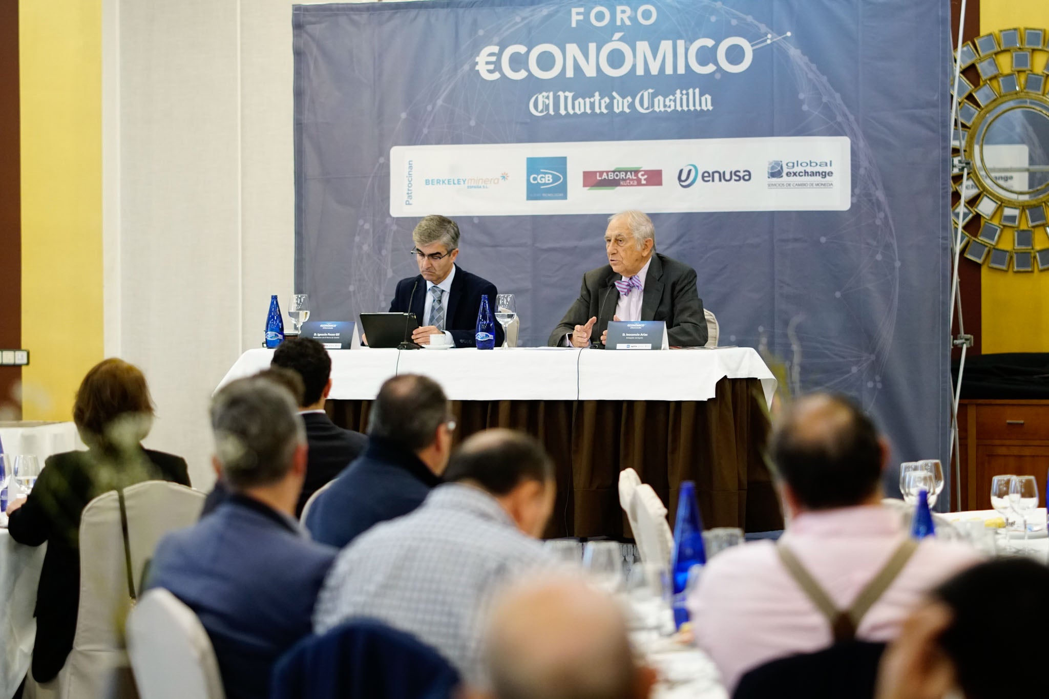 El diplomático español repasa la situación nacional e internacional y opina que Pedro Sánchez convocará elecciones «cuando las encuestas sean favorables»