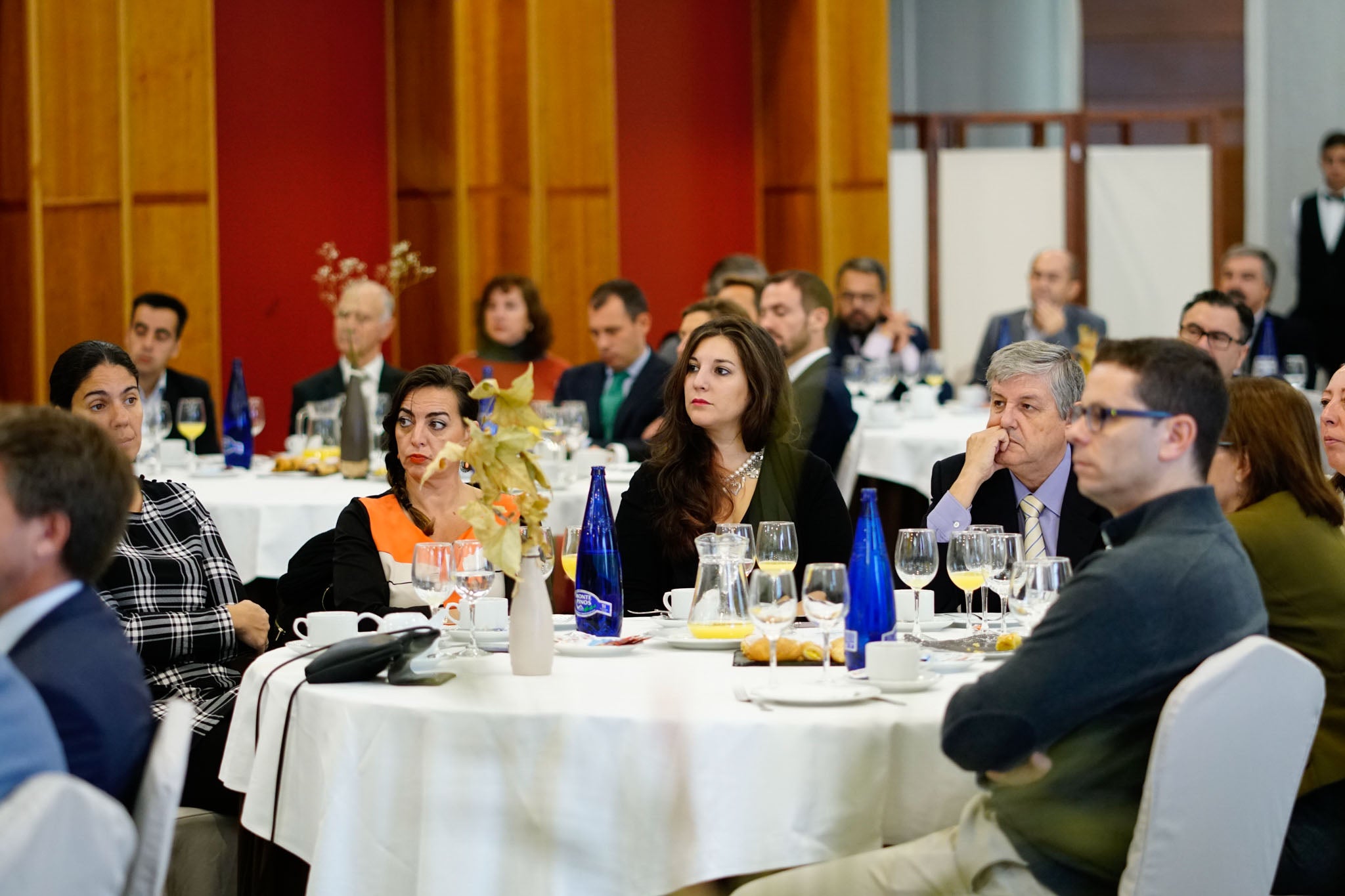El diplomático español repasa la situación nacional e internacional y opina que Pedro Sánchez convocará elecciones «cuando las encuestas sean favorables»