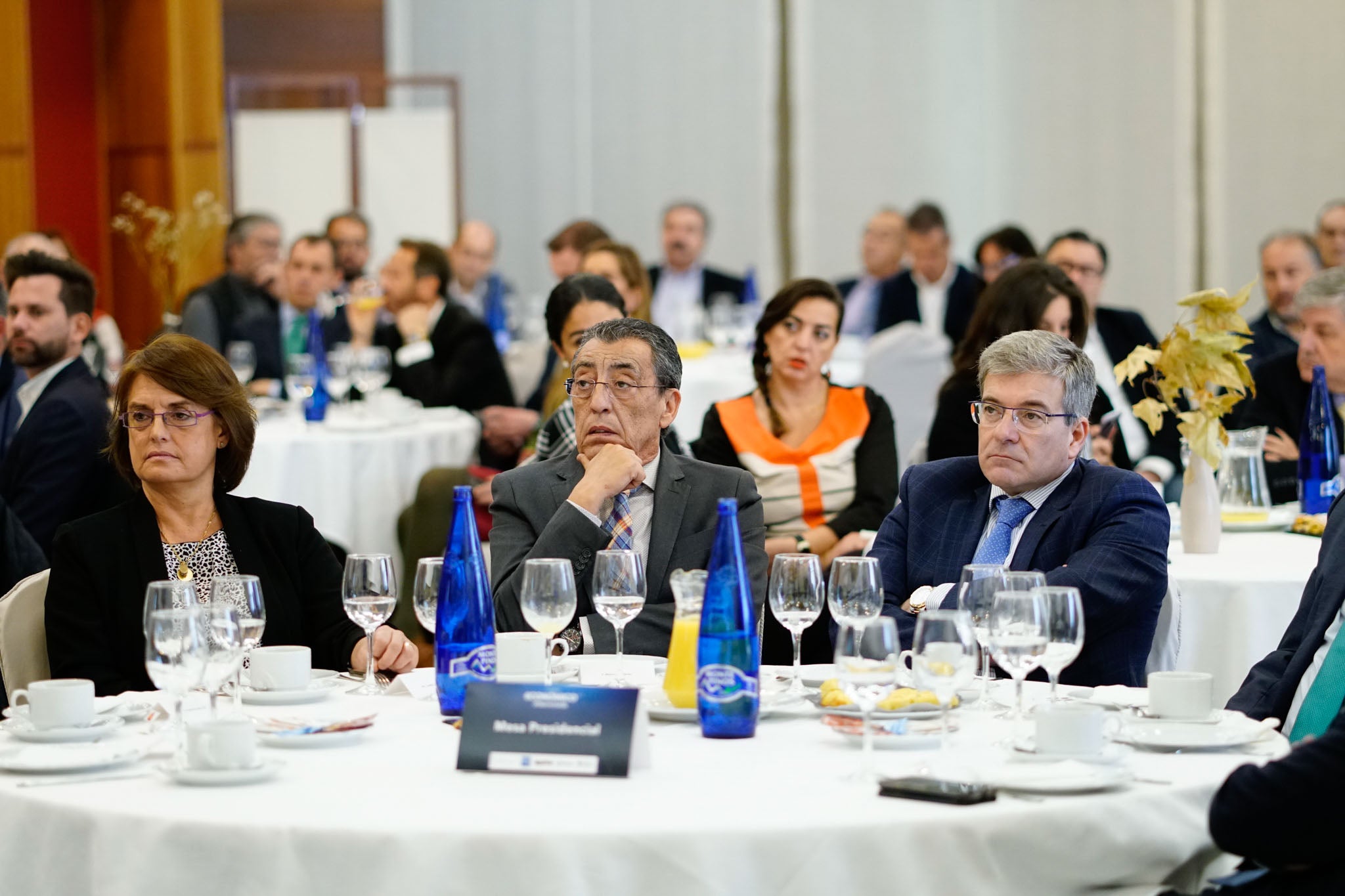 El diplomático español repasa la situación nacional e internacional y opina que Pedro Sánchez convocará elecciones «cuando las encuestas sean favorables»