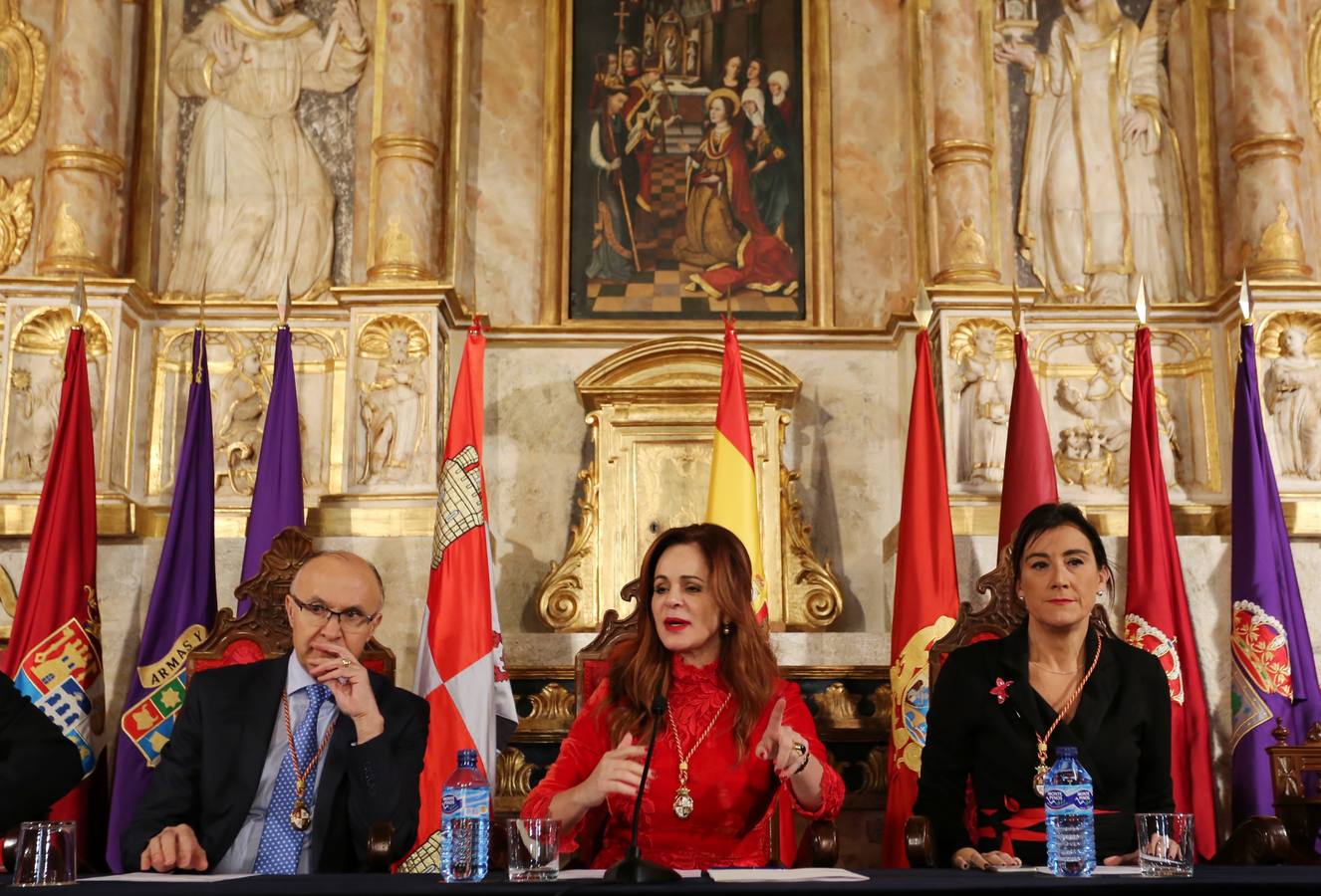 La iglesia del Monasterio de Santa Clara de Tordesillas ha sido el lugar elegido para el homenaje a los más de 470 procuradores que desde mayo de 1983 han trabajado en el hemiciclo regional