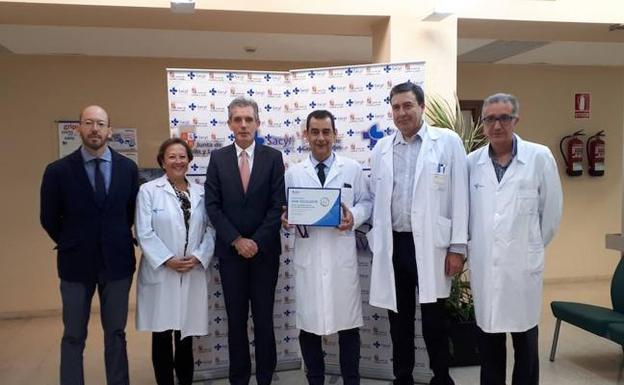 El servicio de Medicina Interna de Ávila recibe el certificado de excelencia