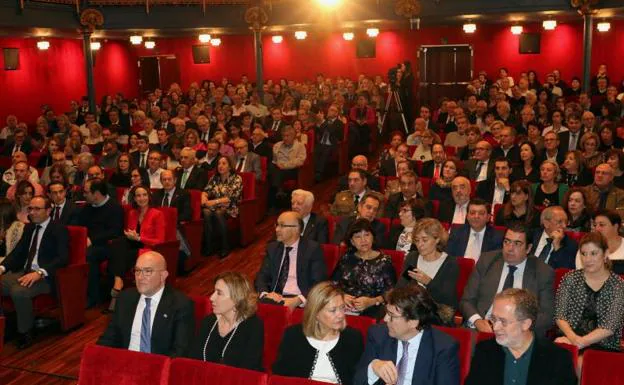Centenares de alcaldes participan en la celebración del Día de la Provincia de Valladolid.
