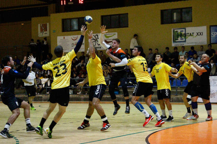 Fotos: Empate entre el BM Salamanca y el BM Soria (27-27)