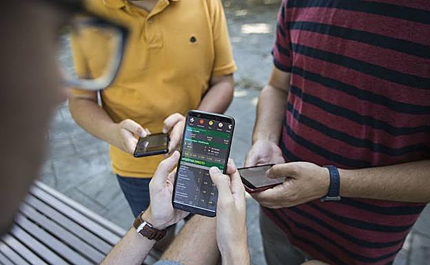 La generación del smartphone, «menos rebelde y psicológicamente más frágil»