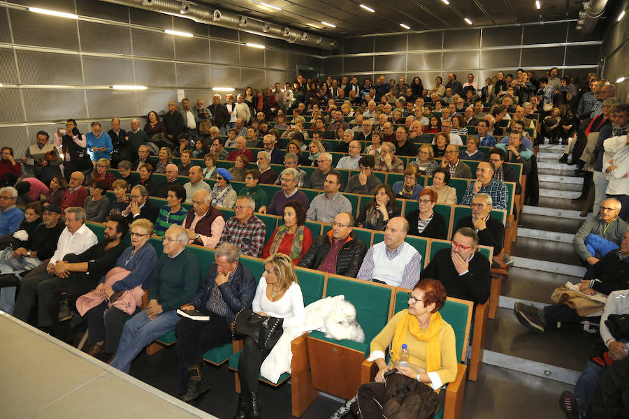 El público abarrotó el Lécrac en la inauguración del ciclo 'Cultura y memoria'. 