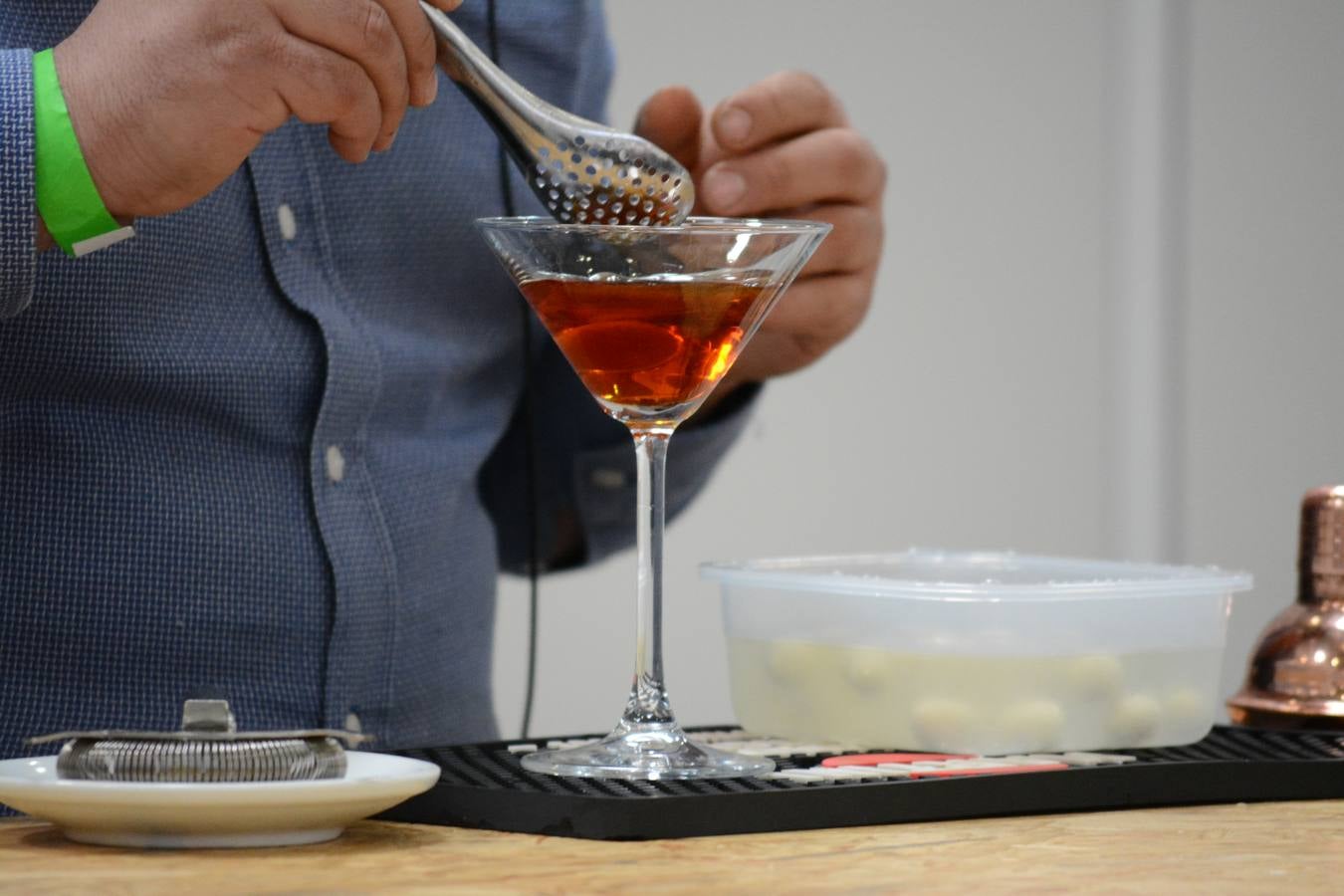 El establecimiento vallisoletano El Niño Perdido ha resultado ganador del primer premio tanto en el concurso provincial de Martinis como en el de Cócteles, mientras que Ambivium, situado en Peñafiel, se ha llevado el de mejor Combinado